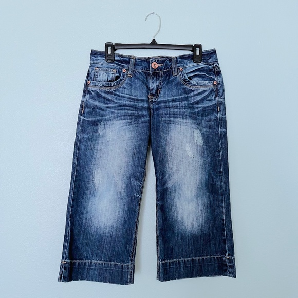 Maurices Dark Wash Low Rise Capri Jeans - Picture 1 of 3